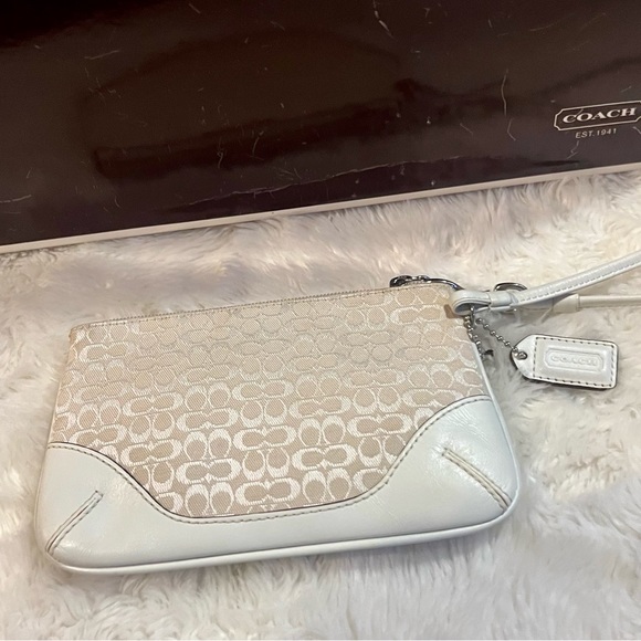 Coach Soho wristlet - Picture 4 of 7